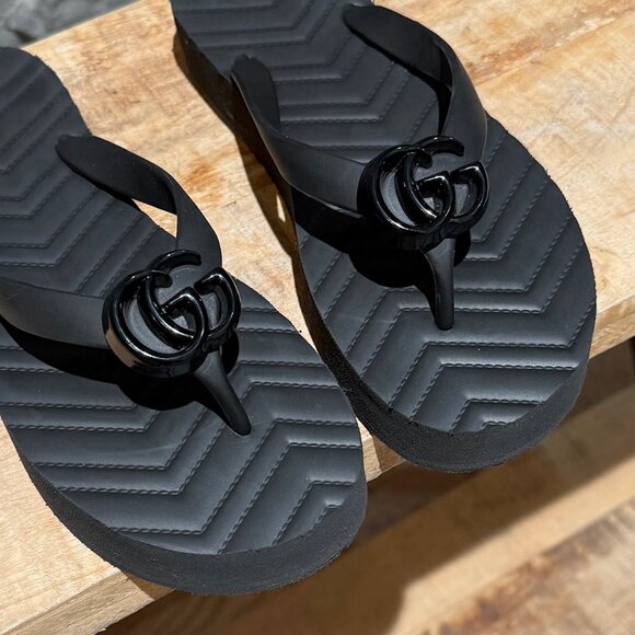 Gucci GG Chevron Platform Thong Sandals - Picture 4 of 12